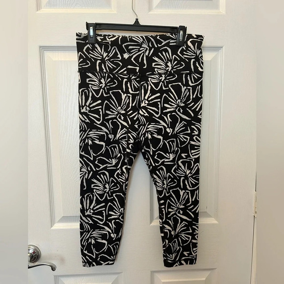 Athleta Elation Textured 7/8 Tight Legging Size Large UPF 50+ Protection Pull On - Picture 3 of 6